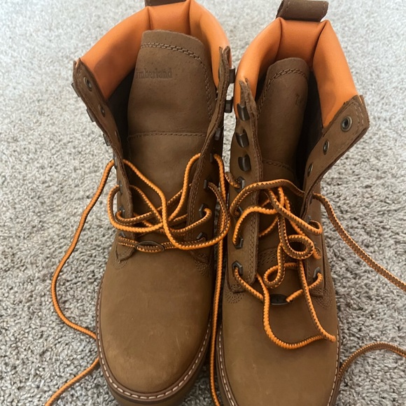 Women’s Timberland boots - Picture 1 of 4